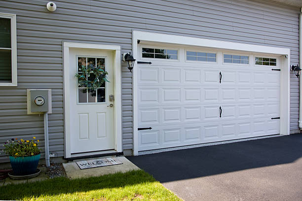 24/7 Emergency Garage Door Panel Replacement experts in Hokes Bluff, AL
